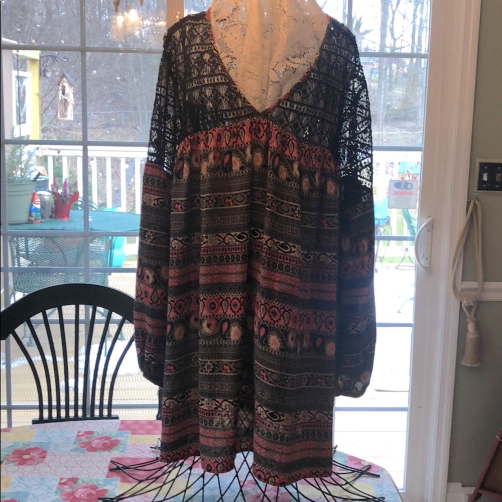 Beautiful lace umgee top